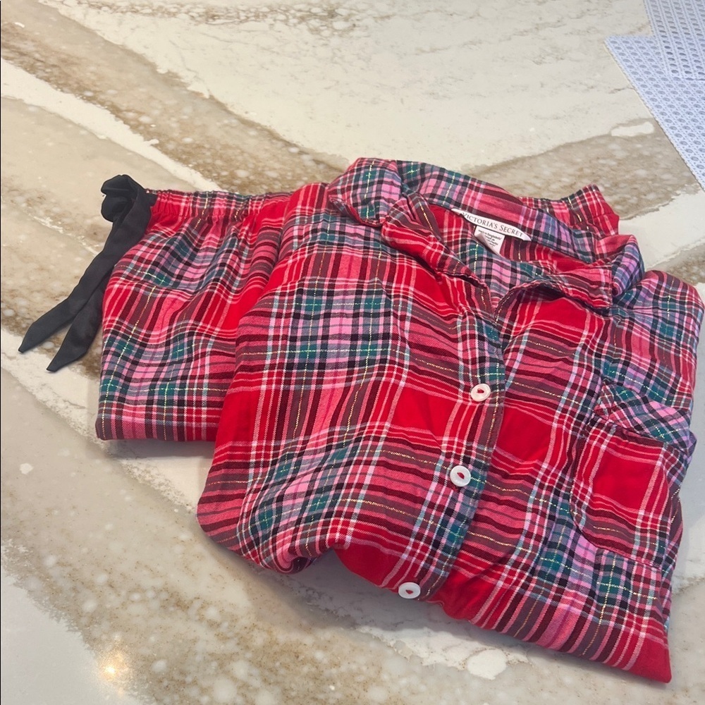 Victoria's Secret Red and Black Plaid Pajama Set - Picture 5 of 12
